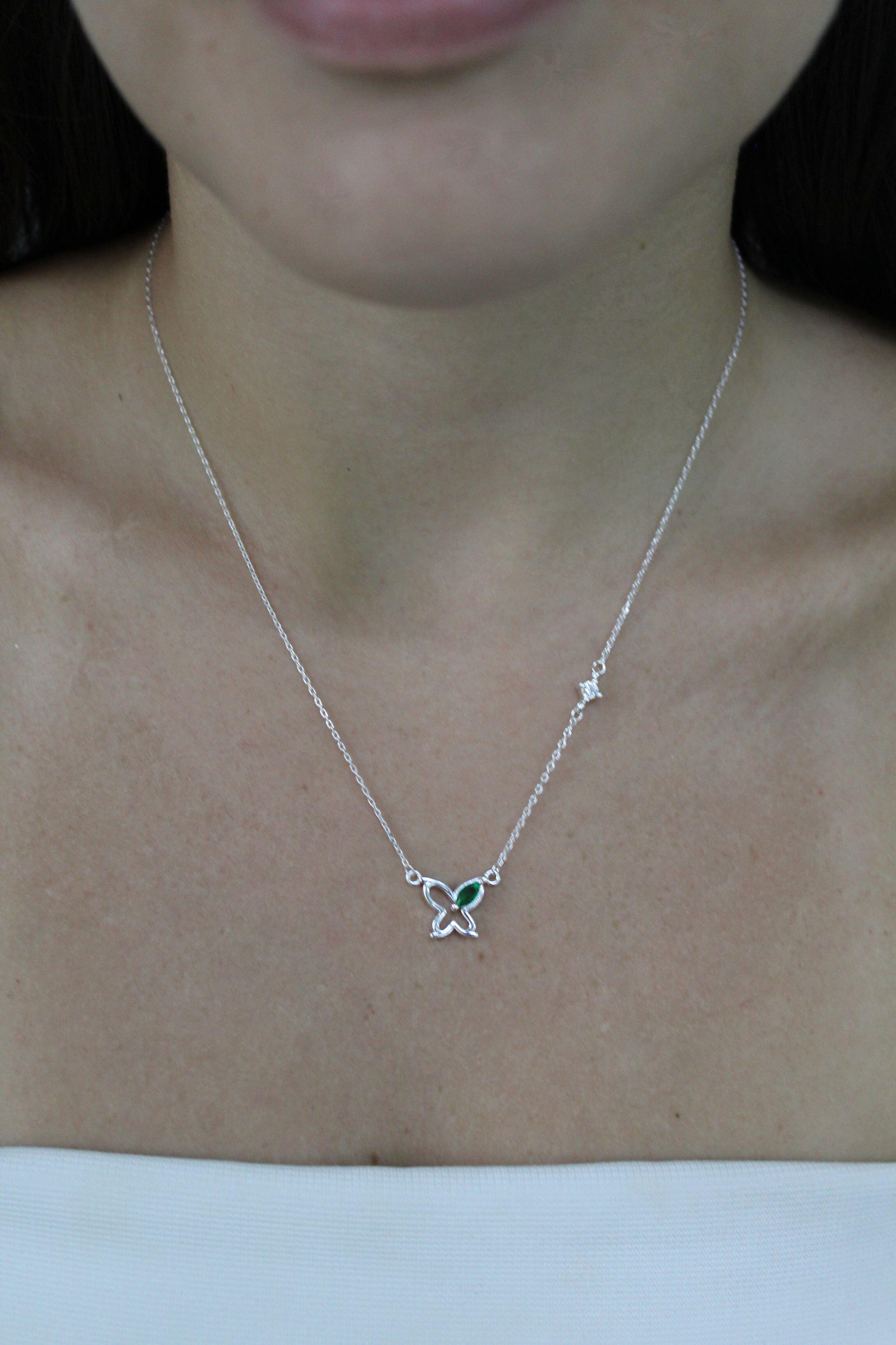 Colar 040 borboleta esmeralda