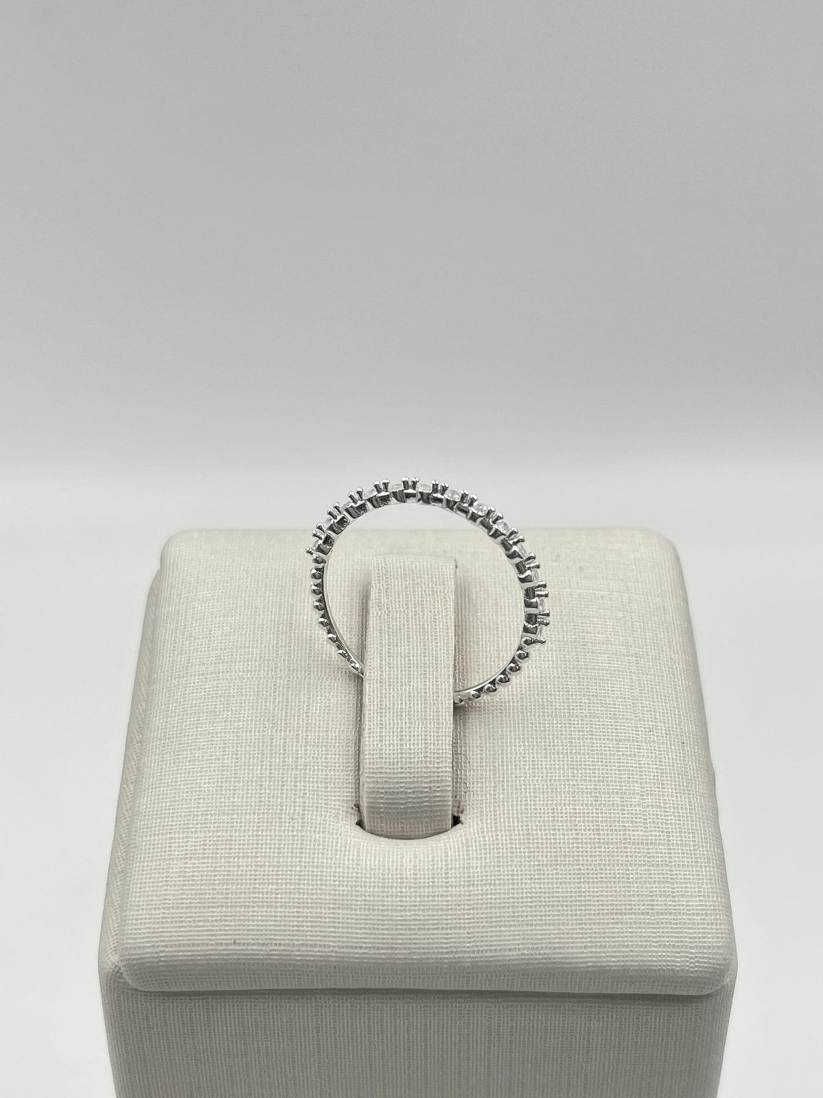 Anel 0018 diamantado com pedras