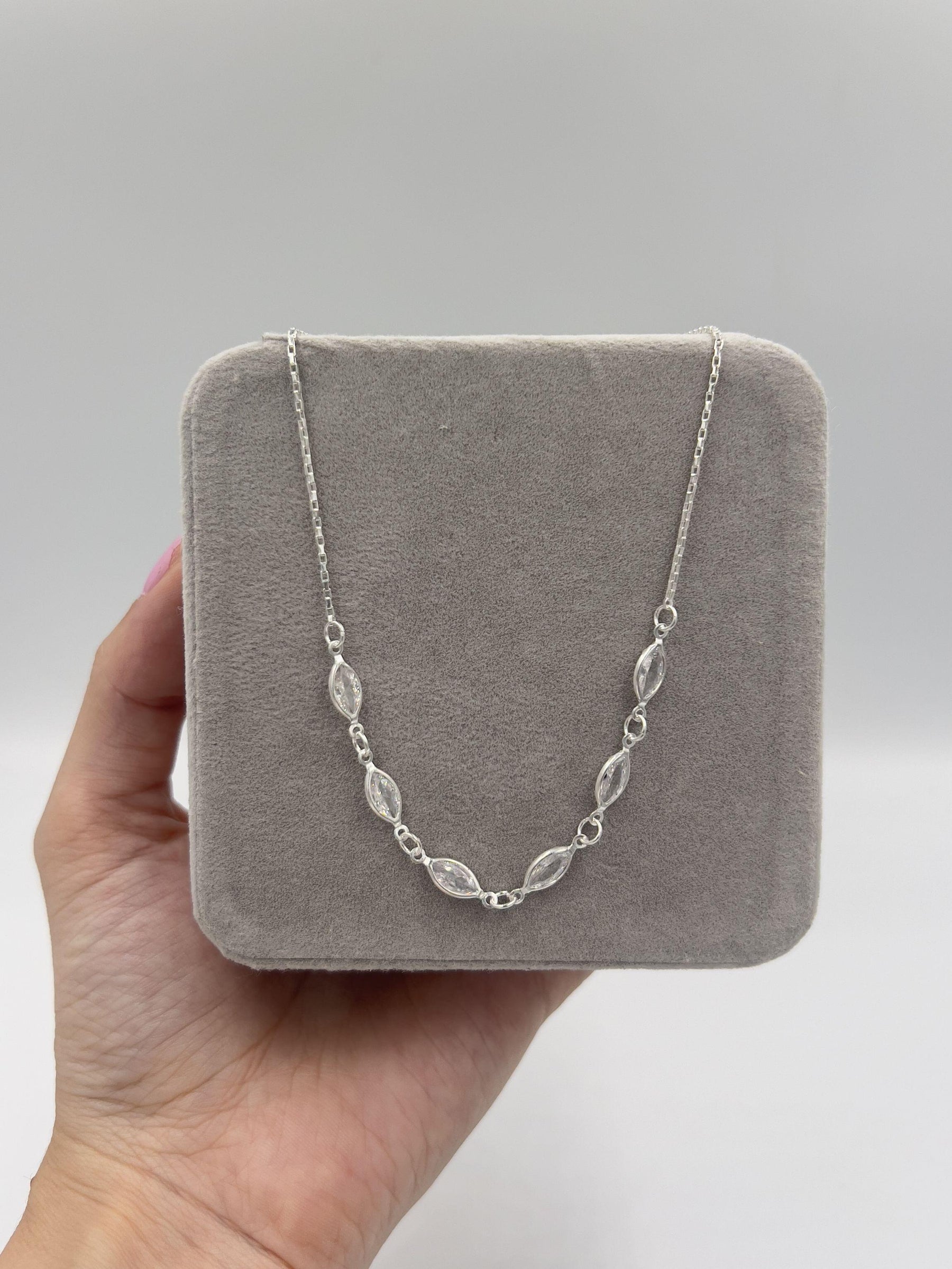 Colar 039 choker navetes cristal